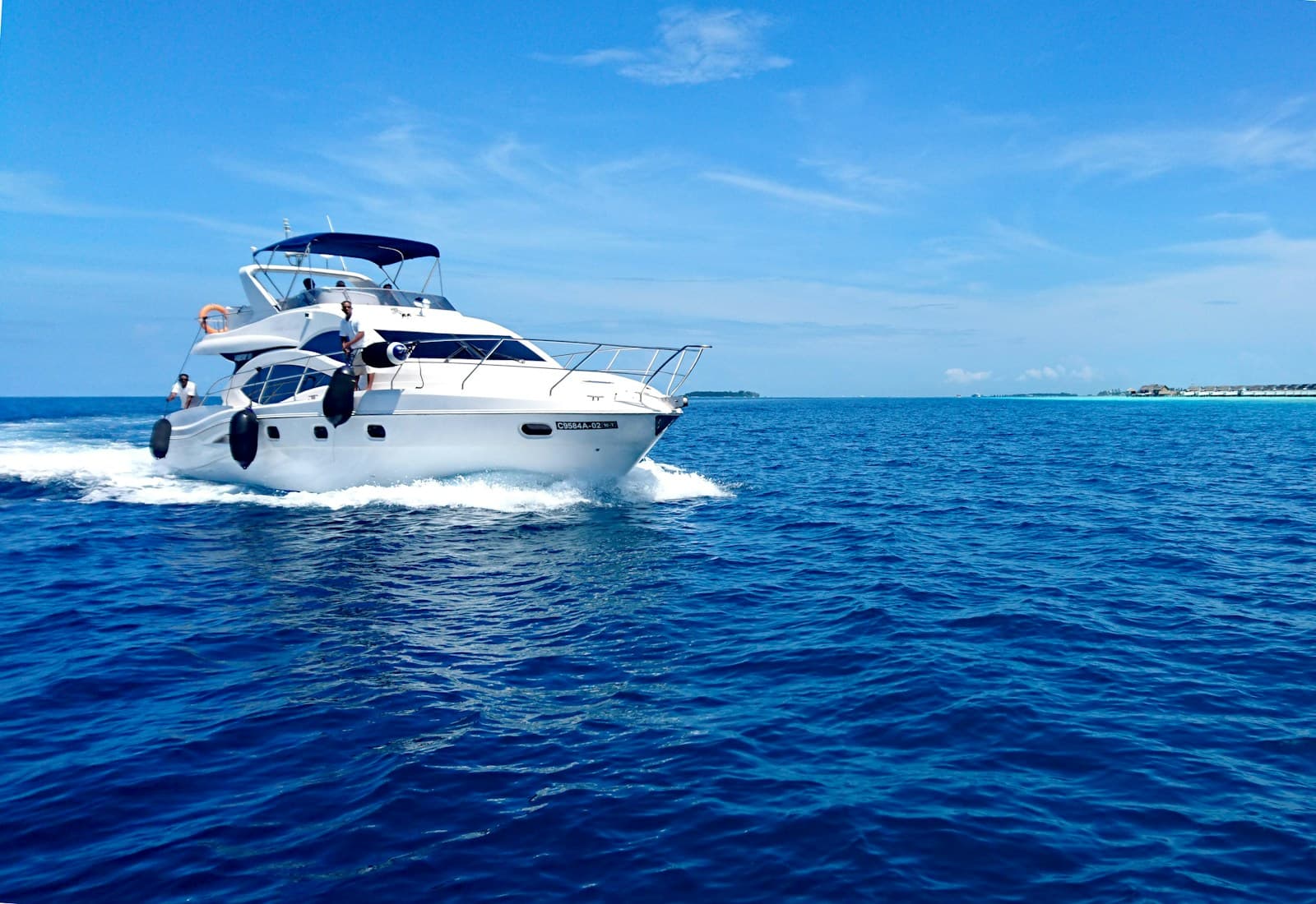 Karel Ithaca 550 · day charter