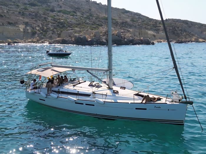 Private boat trip to Comino (Blue Lagoon, Crystal Lagoon and Caves)